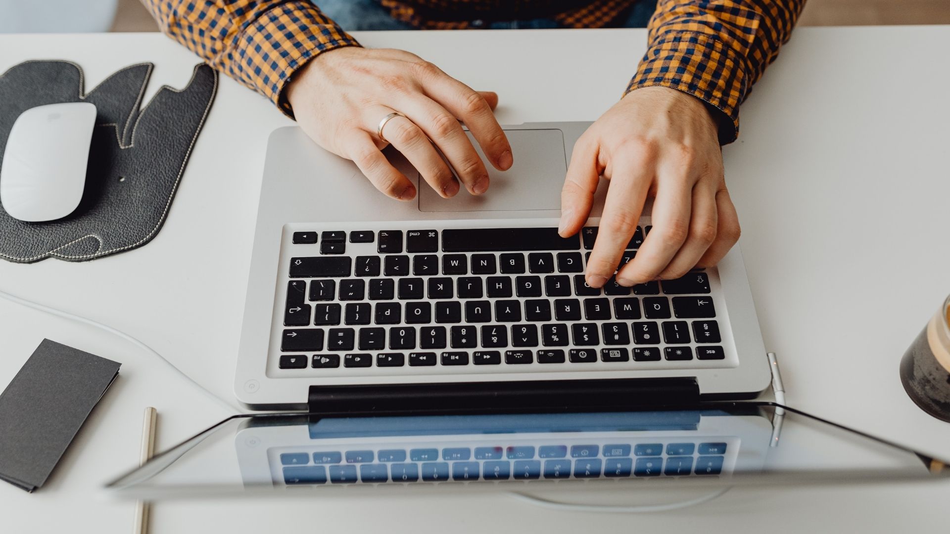 Neden Klavyeler QWERTY Diziliminde 