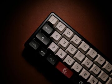 Neden Klavyeler QWERTY Diziliminde